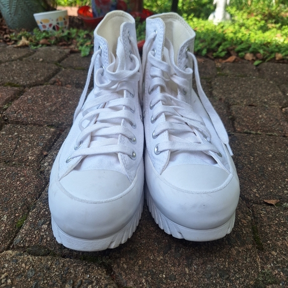 White Lugged Converse womens Sz. 8.5 - Picture 2 of 6